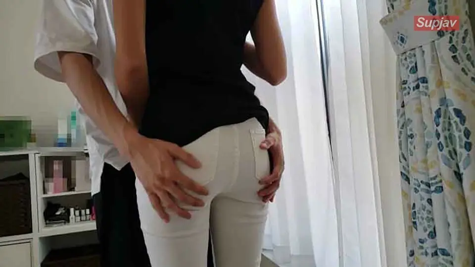 FC2-PPV-1154822 - [Private Shoot] A Slender, Beautiful Wife Gets Her Vagina and Anus Fucked Simultaneously by a Stranger's Cock in the Living Room While Her Husband Is Away on Business