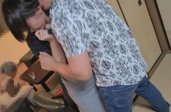FC2-PPV-3696067 - Visiting My Parents' House [Personal] A Downtown Wife Hiding from Debt Repayments: I flaunted myself in front of my grandmother, who was worried about my dementia, and couldn't hold back my moans—they jus